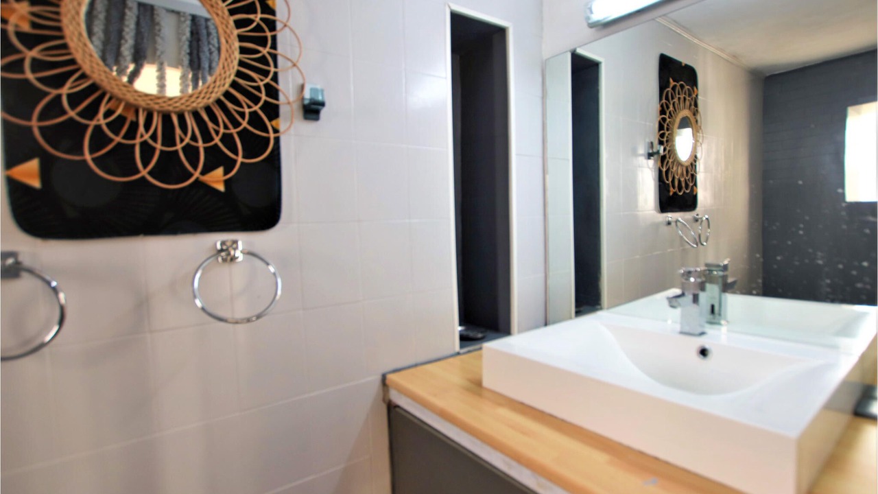 Photo of Bathroom in Entrechaux