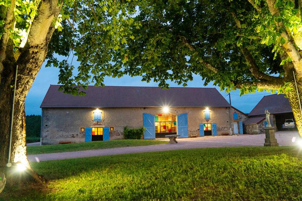 Photo of Outdoor in Saint-Bonnet-de-Vieille-Vigne