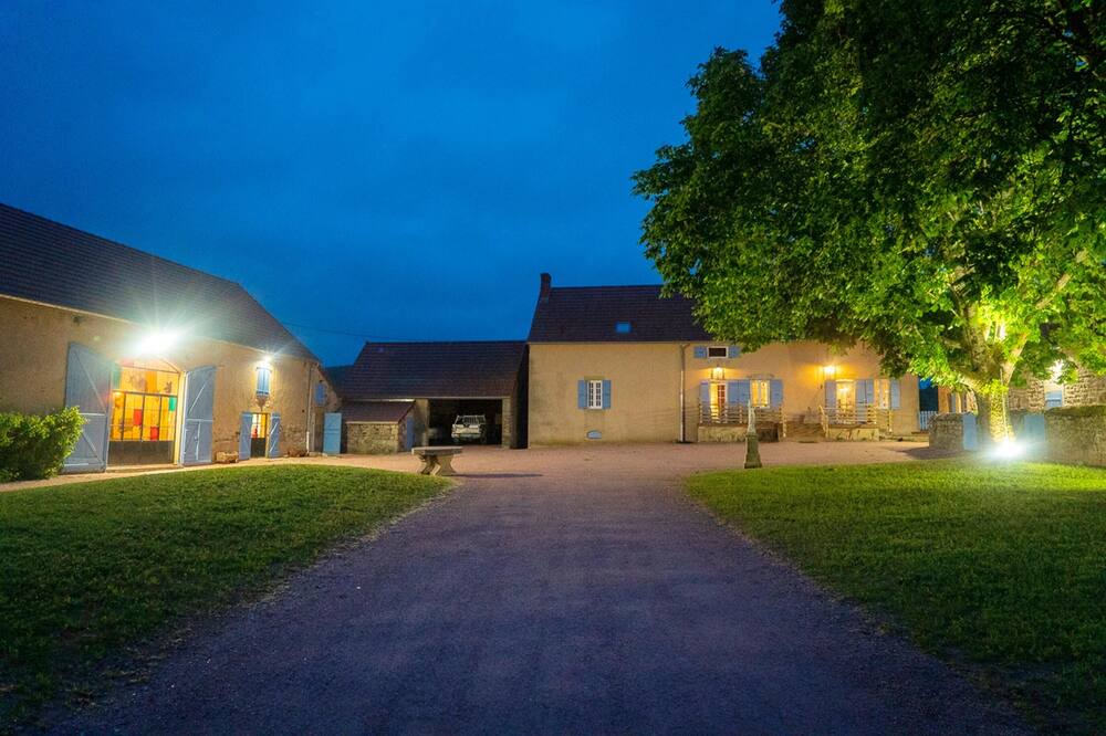 Photo of Outdoor in Saint-Bonnet-de-Vieille-Vigne