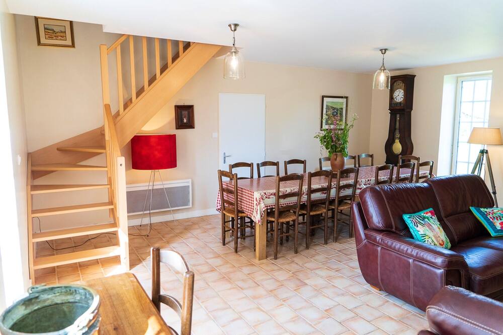 Photo of Livingroom in Saint-Bonnet-de-Vieille-Vigne