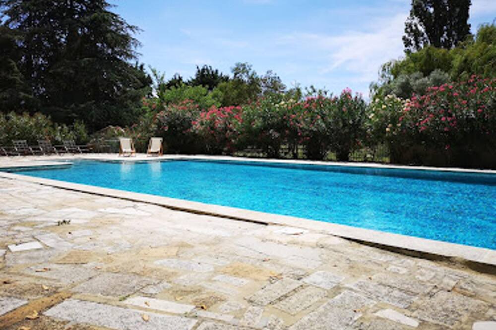 Photo of Outdoor in Violes