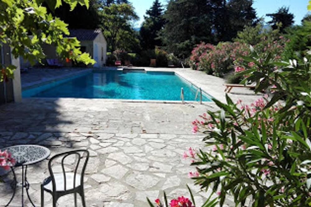 Photo of Outdoor in Violes