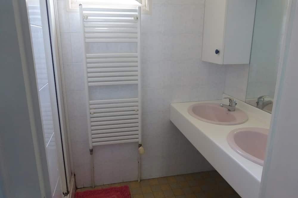Photo of Bathroom in Quincie-en-Beaujolais