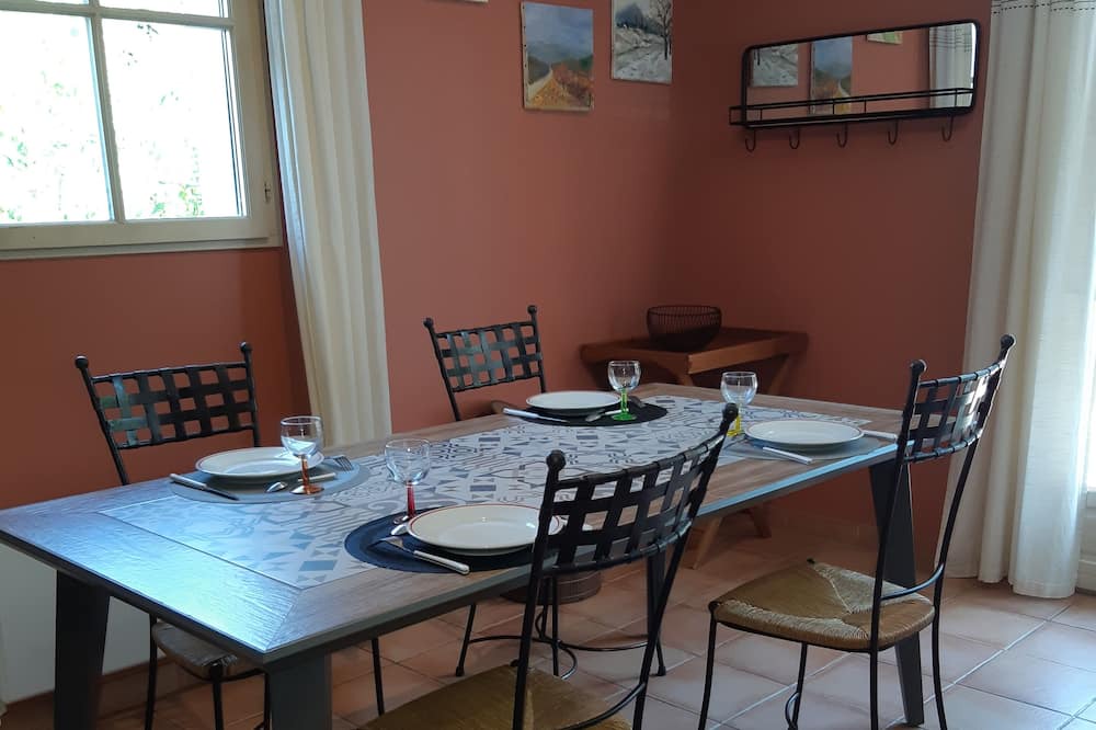 Photo of Kitchen in Loriol-du-Comtat