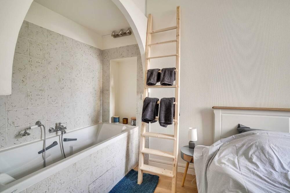 Photo of Bedroom in Louis Bertrand-Mirabeau-Semard