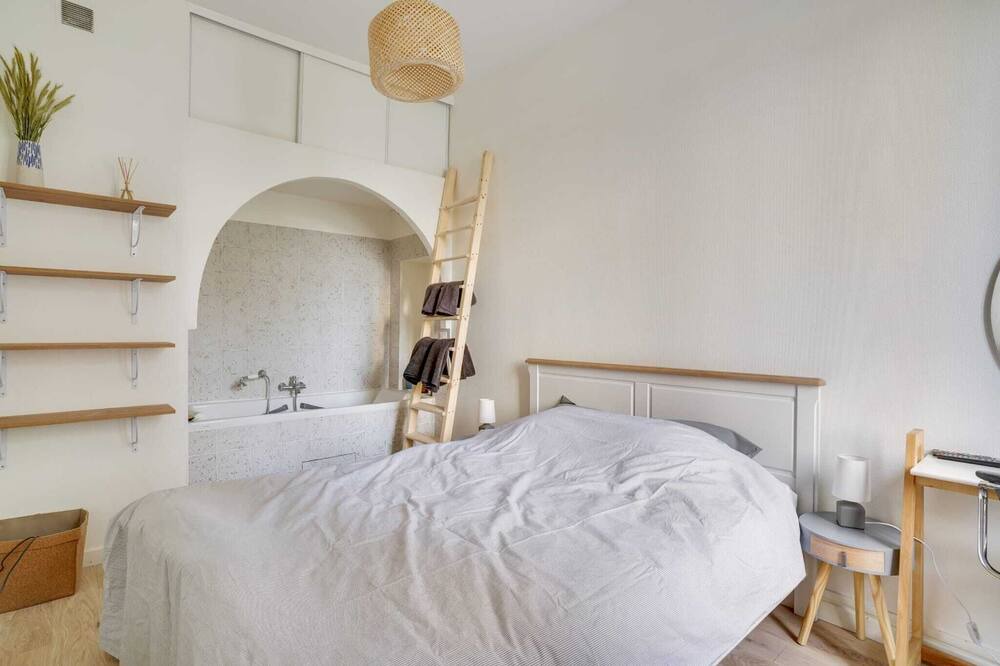 Photo of Bedroom in Louis Bertrand-Mirabeau-Semard