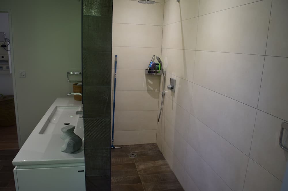 Photo of Bathroom in La Tour-du-Meix