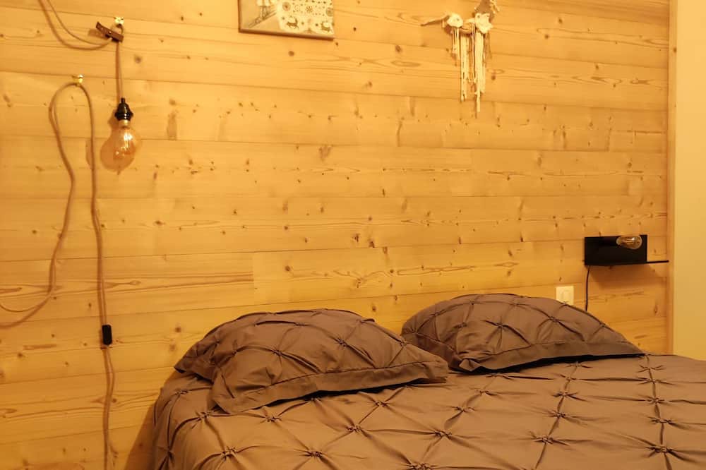 Photo of Bedroom in Besain