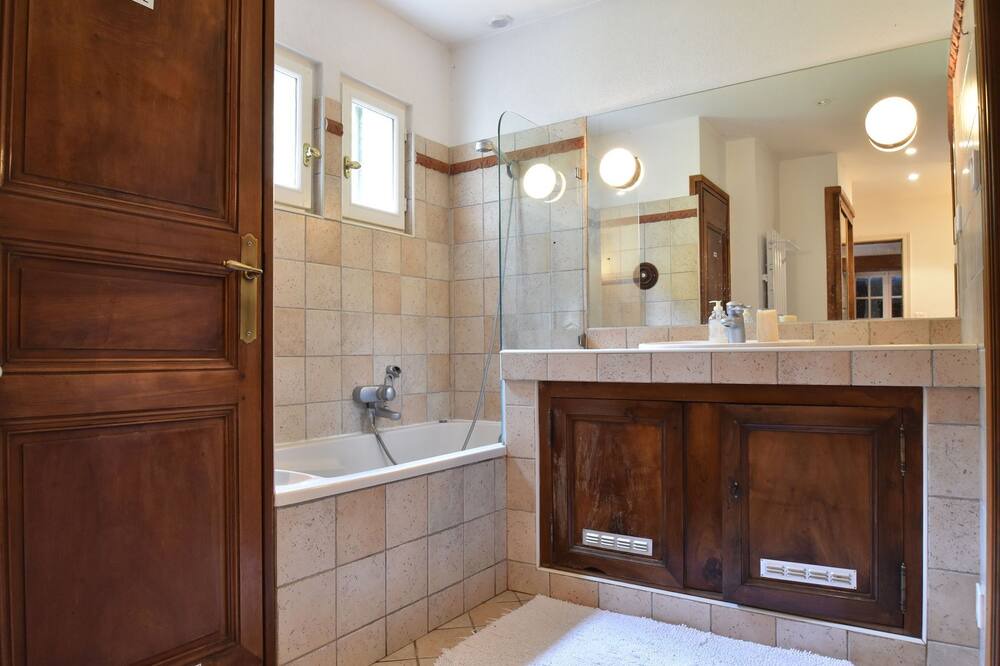Photo of Bathroom in Sailly