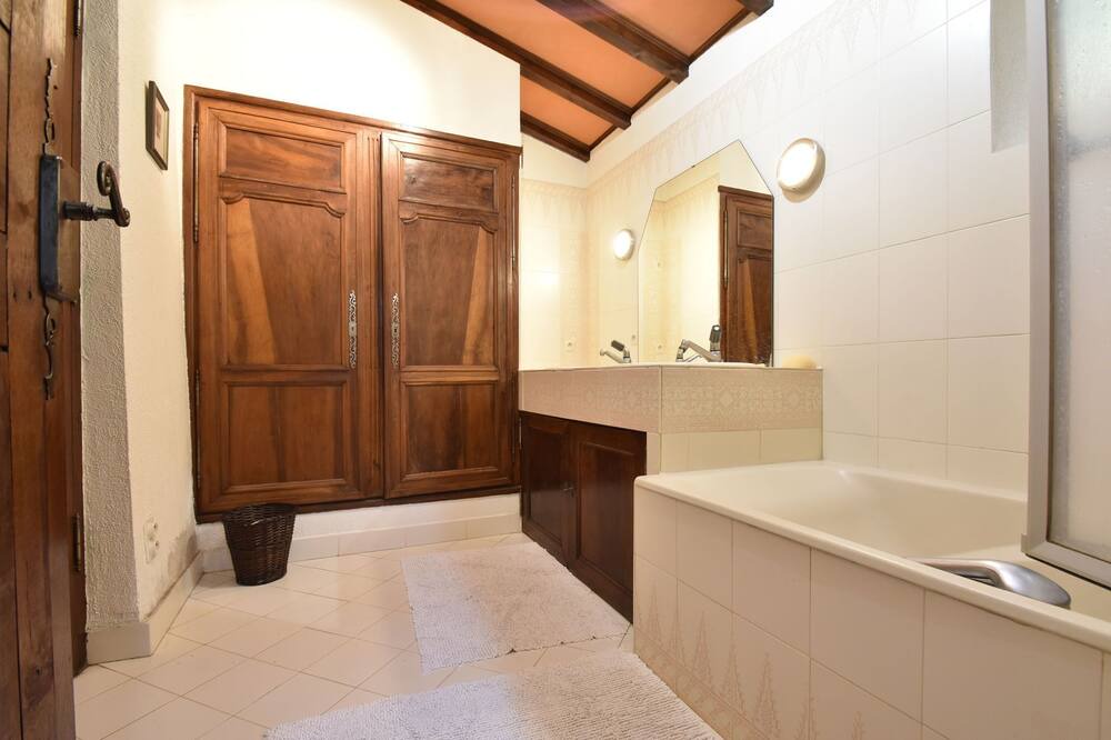 Photo of Bathroom in Sailly