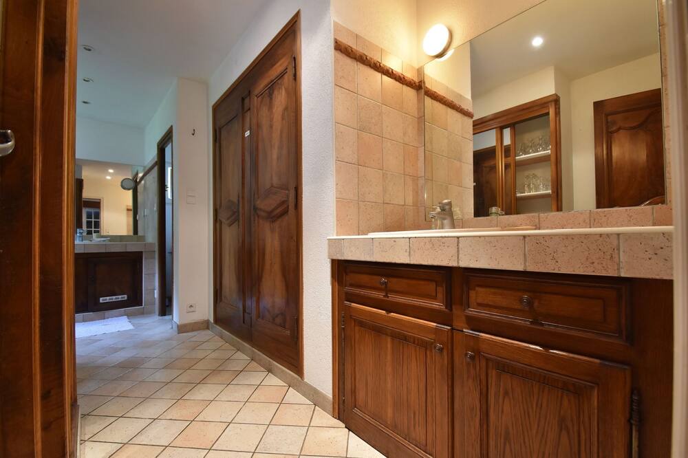 Photo of Bathroom in Sailly