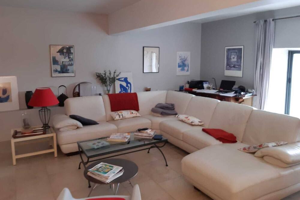 Photo of Livingroom in Montjoyer