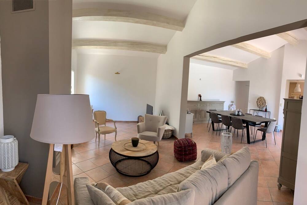 Photo of Livingroom in La Roque-sur-Pernes