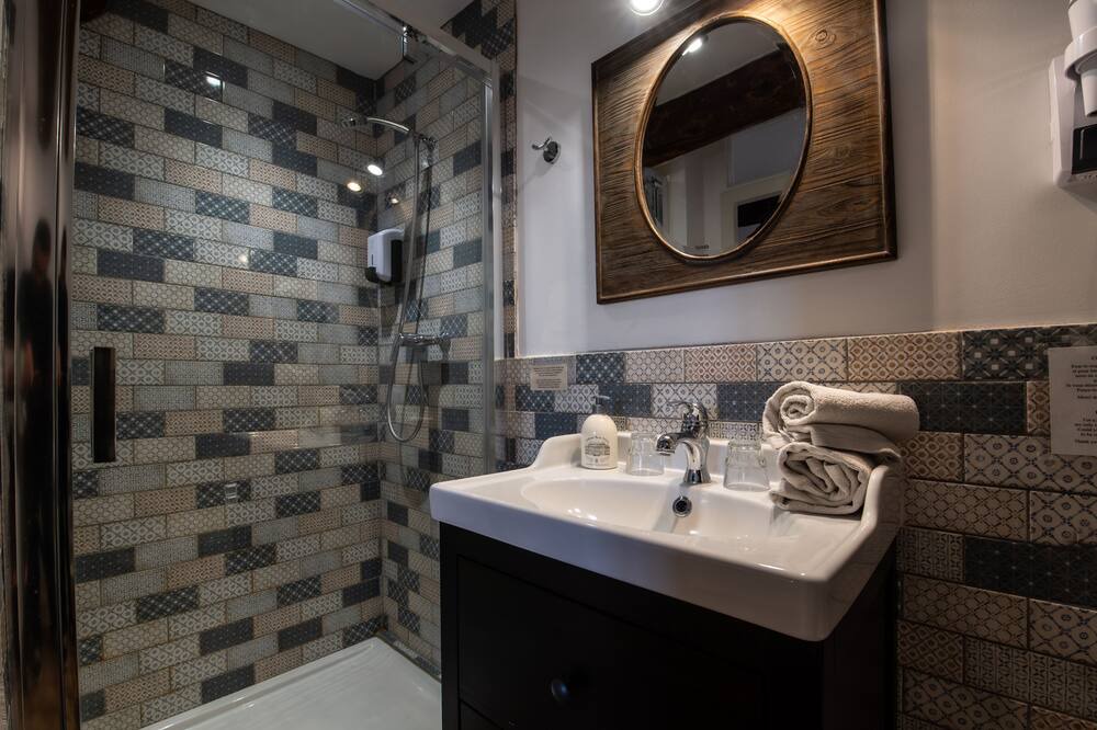 Photo of Bathroom in Venasque