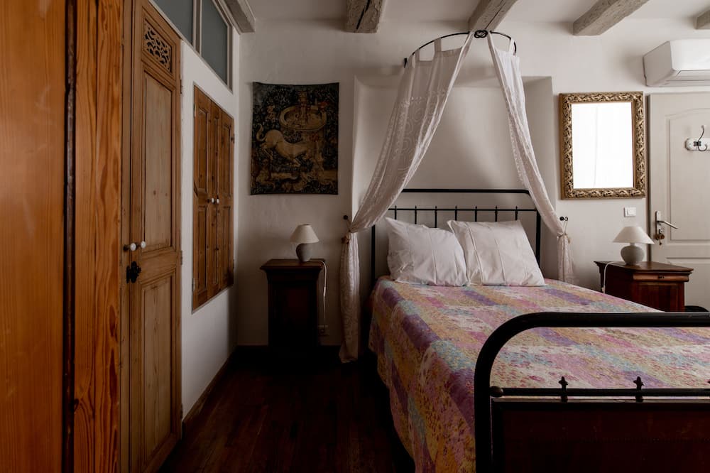 Photo of Bedroom in Venasque