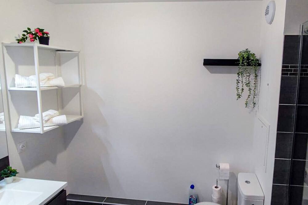 Photo of Bathroom in Chatenay-Malabry