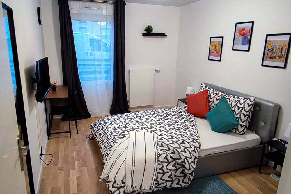 Photo of Bedroom in Chatenay-Malabry