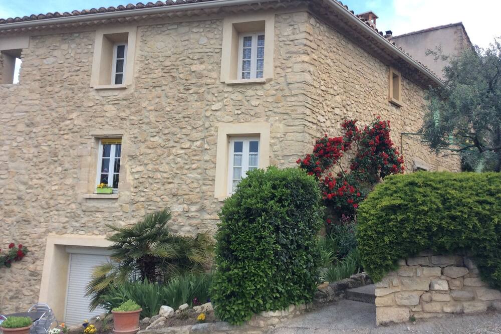 Photo of Outdoor in Saint-Pierre-de-Vassols