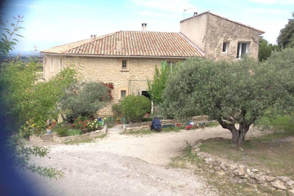 Photo of Outdoor in Saint-Pierre-de-Vassols