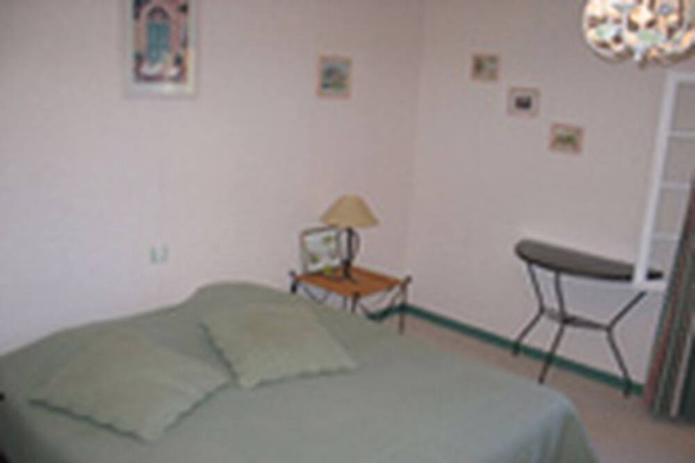 Photo of Bedroom in Saint-Pierre-de-Vassols