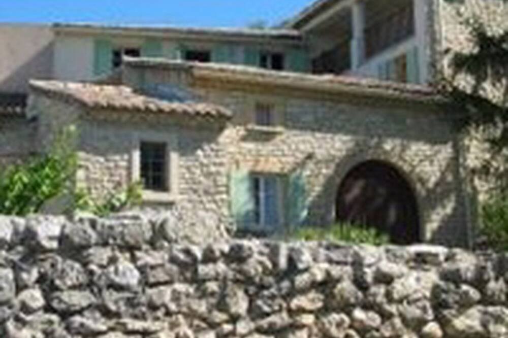 Photo of Outdoor in Saint-Pierre-de-Vassols
