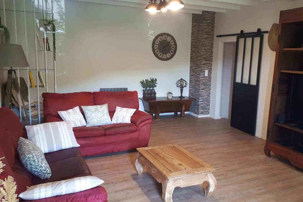 Photo of Livingroom in Saint-Maurice-d'Ibie
