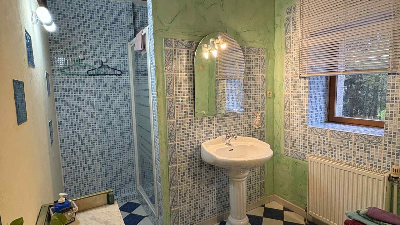 Photo of Bathroom in Rasey