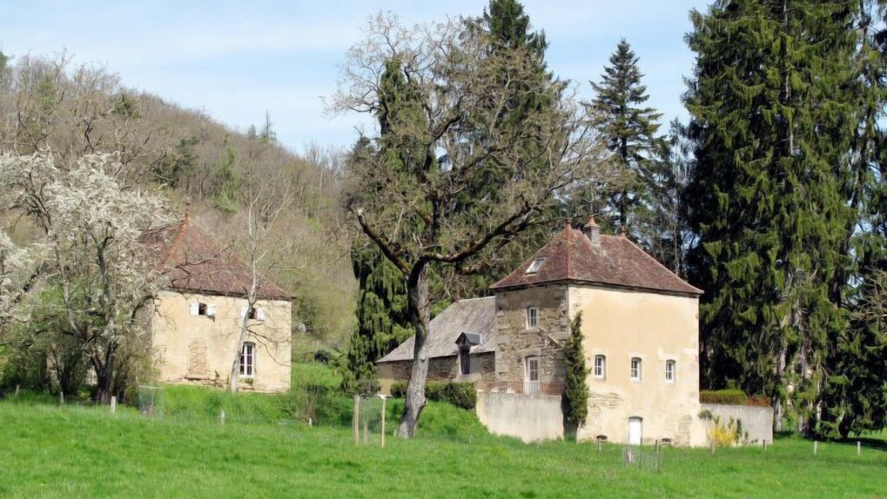 Photo of Buildings in La Grande-Verriere