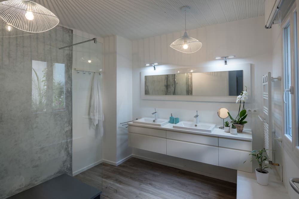 Photo of Bathroom in Lons-le-Saunier