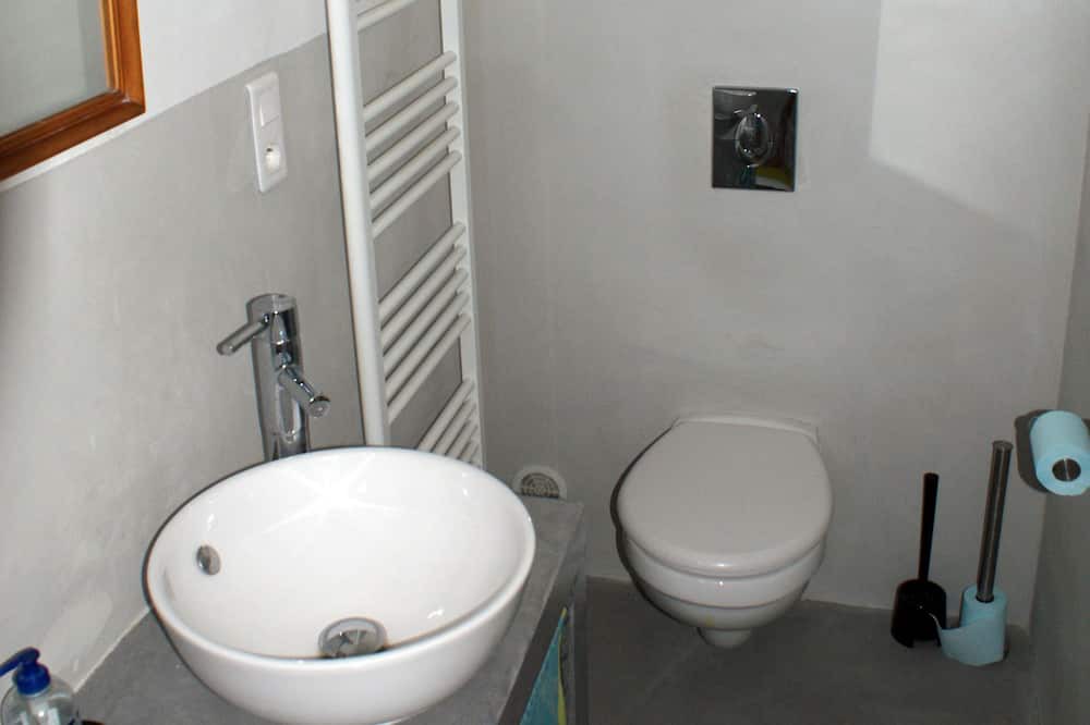 Photo of Bathroom in Caromb