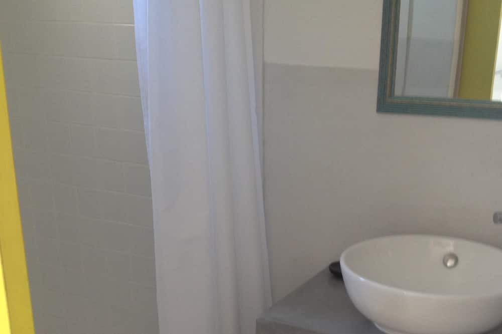 Photo of Bathroom in Caromb