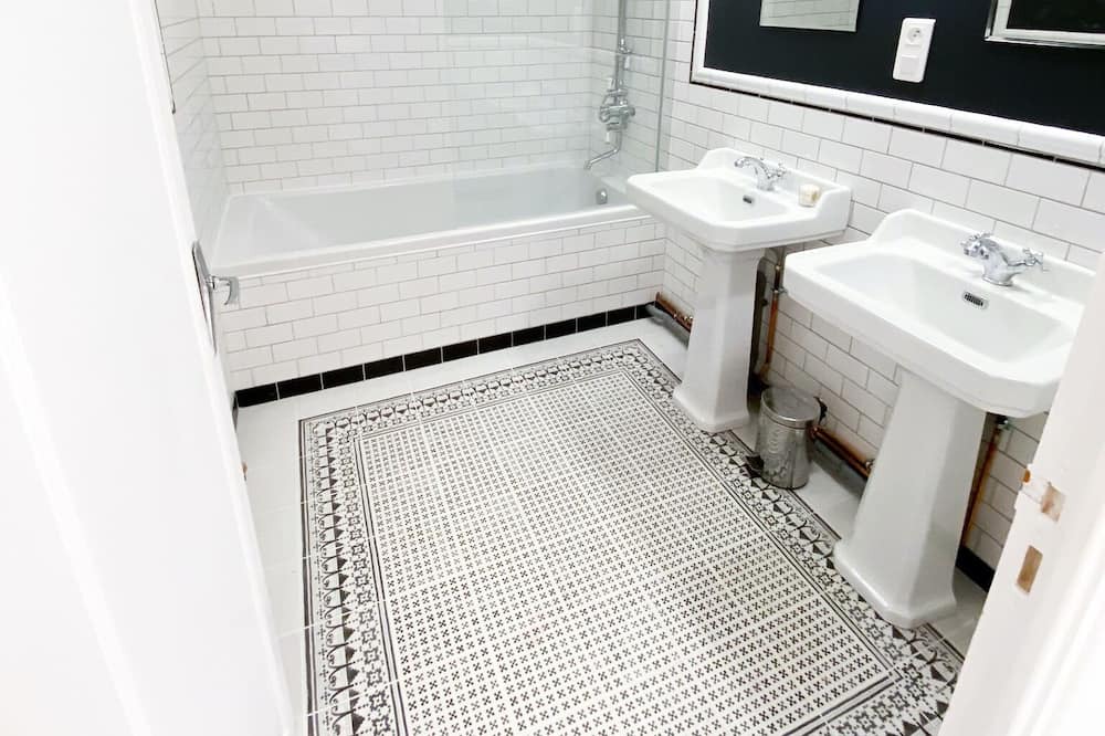 Photo of Bathroom in Herry