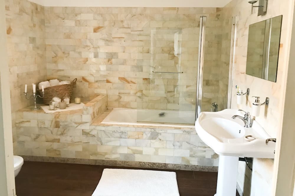 Photo of Bathroom in Herry
