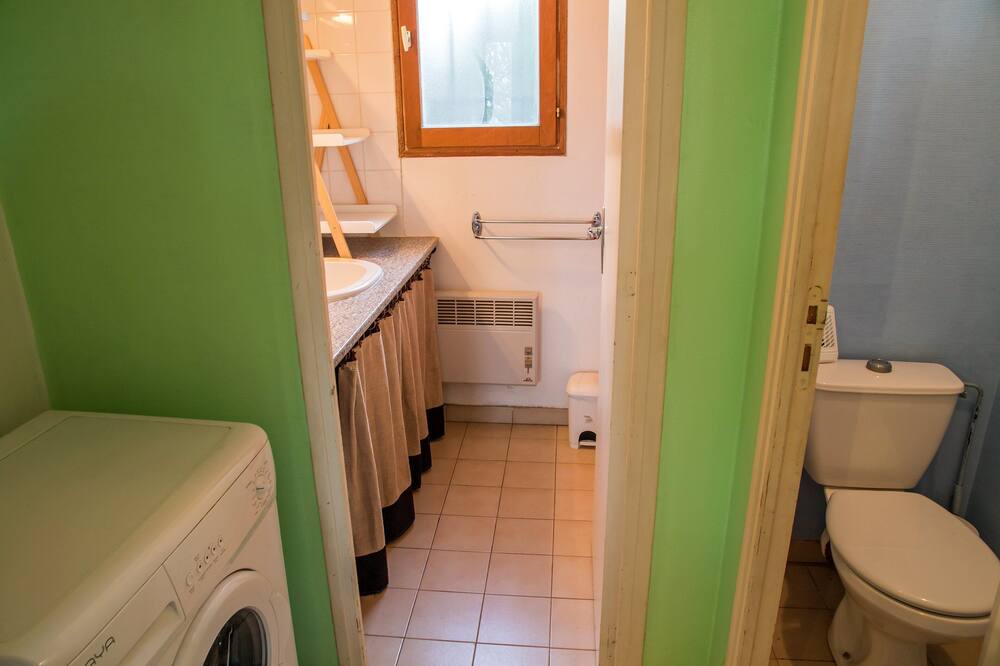 Photo of Bathroom in Lavilledieu