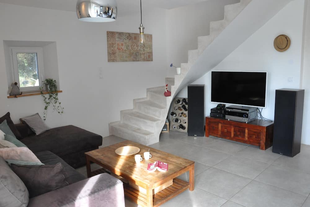 Photo of Livingroom in Roche-Saint-Secret