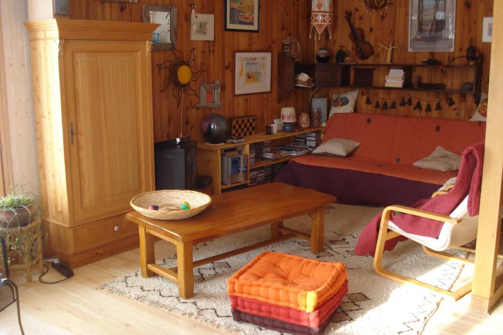 Photo of Livingroom in Saint-Point-Lac
