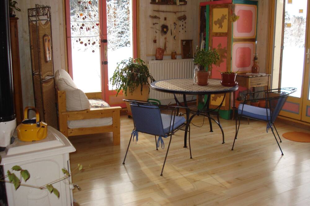 Photo of Livingroom in Saint-Point-Lac