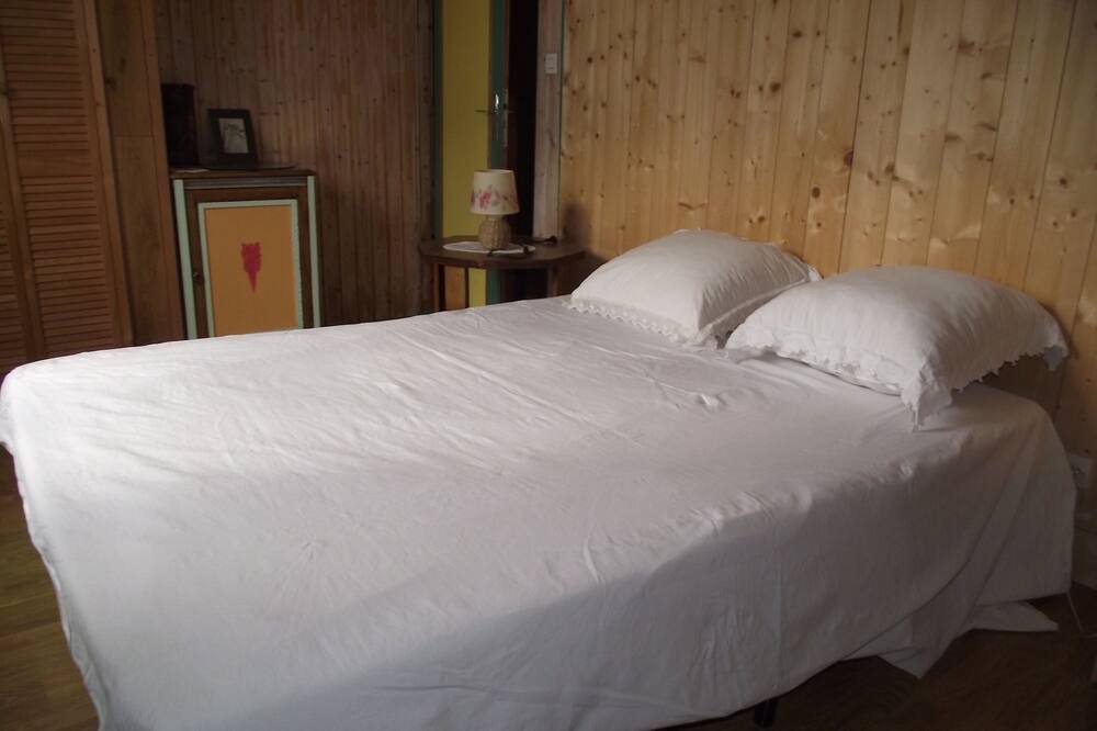Photo of Bedroom in Saint-Point-Lac