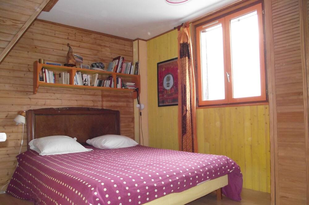 Photo of Bedroom in Saint-Point-Lac