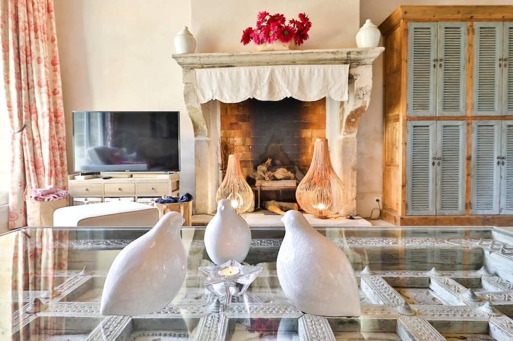 Photo of Livingroom in Sainte-Cecile-les-Vignes