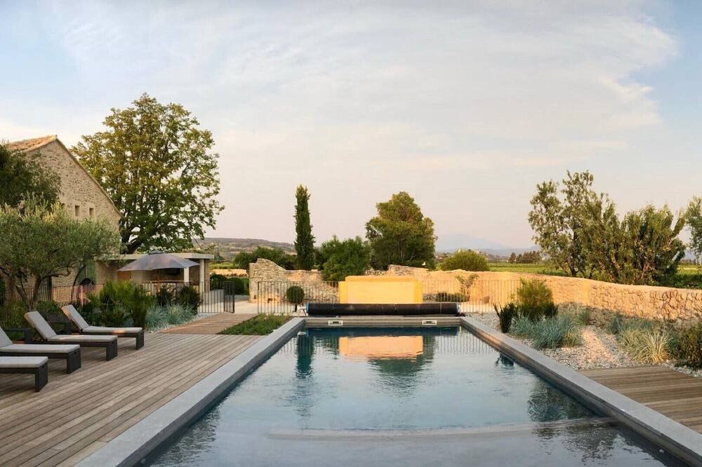 Photo of Outdoor in Sainte-Cecile-les-Vignes