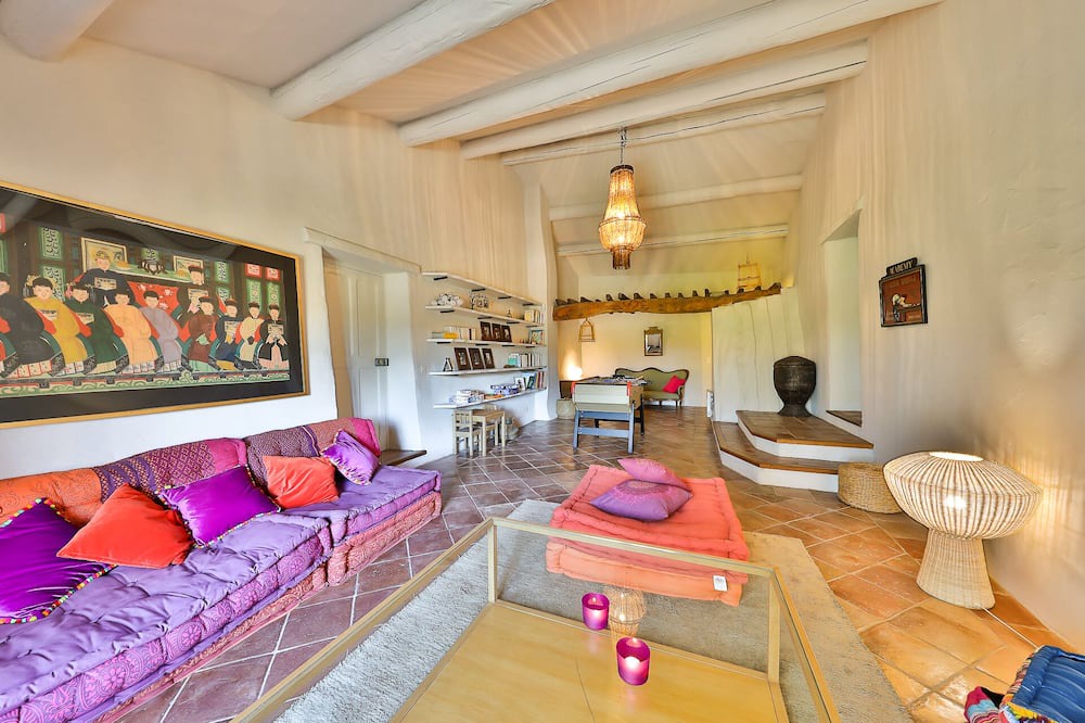 Photo of Livingroom in Sainte-Cecile-les-Vignes