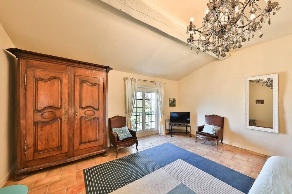 Photo of Bedroom in Sainte-Cecile-les-Vignes