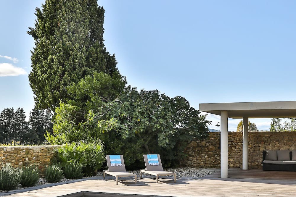 Photo of Outdoor in Sainte-Cecile-les-Vignes