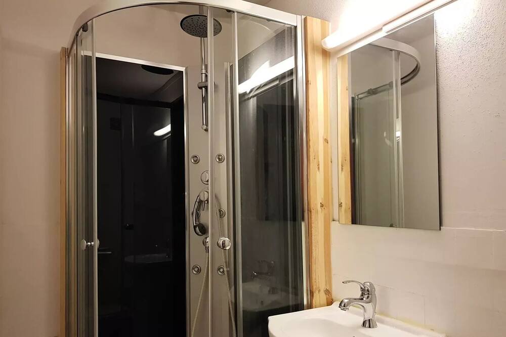 Photo of Bathroom in Arc-1600