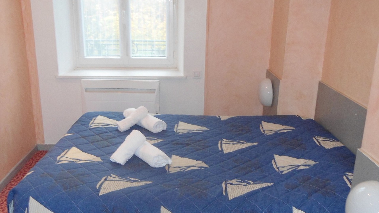 Photo of Bedroom in Contrexeville