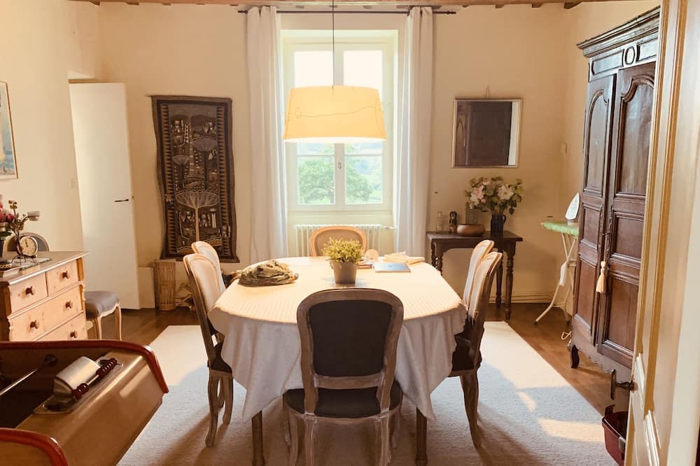 Photo of Livingroom in Saint-Martin-de-Salencey