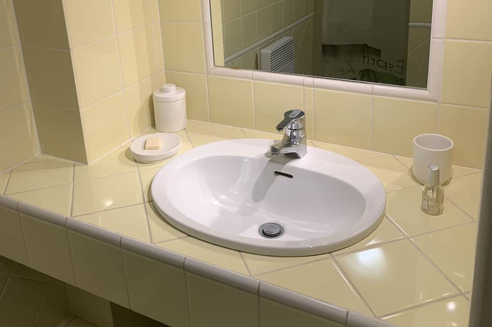 Photo of Bathroom in Genissieux