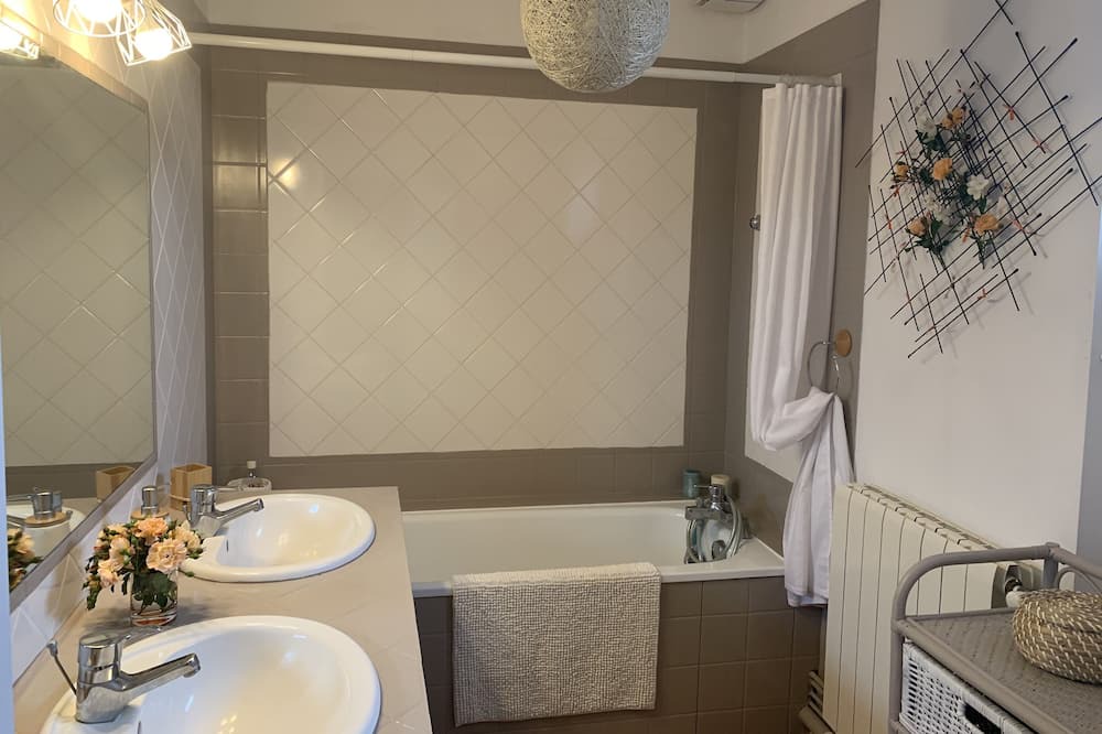 Photo of Bathroom in Genissieux