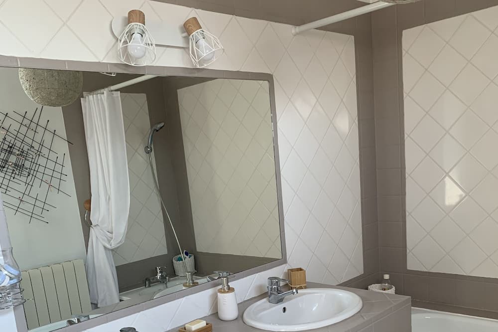 Photo of Bathroom in Genissieux